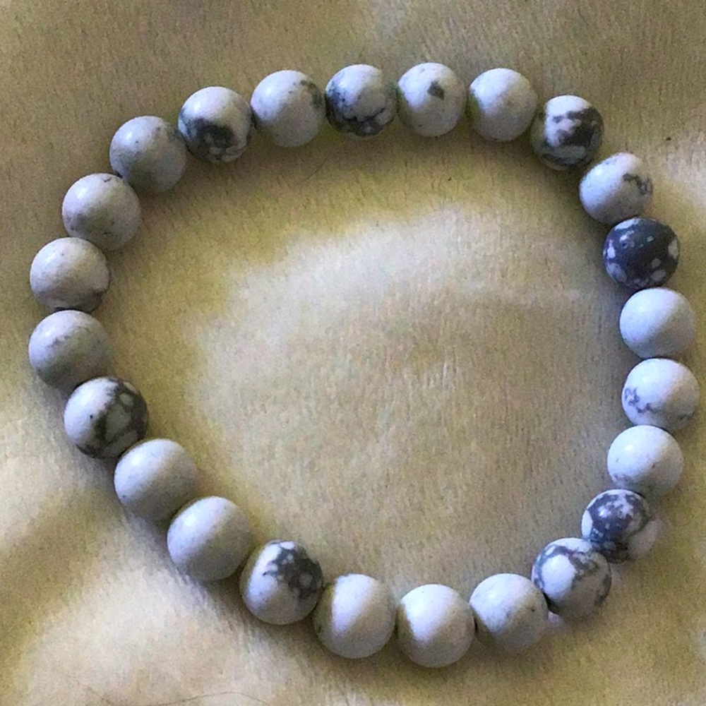 NWT Beaded howlite crystal bracelet.